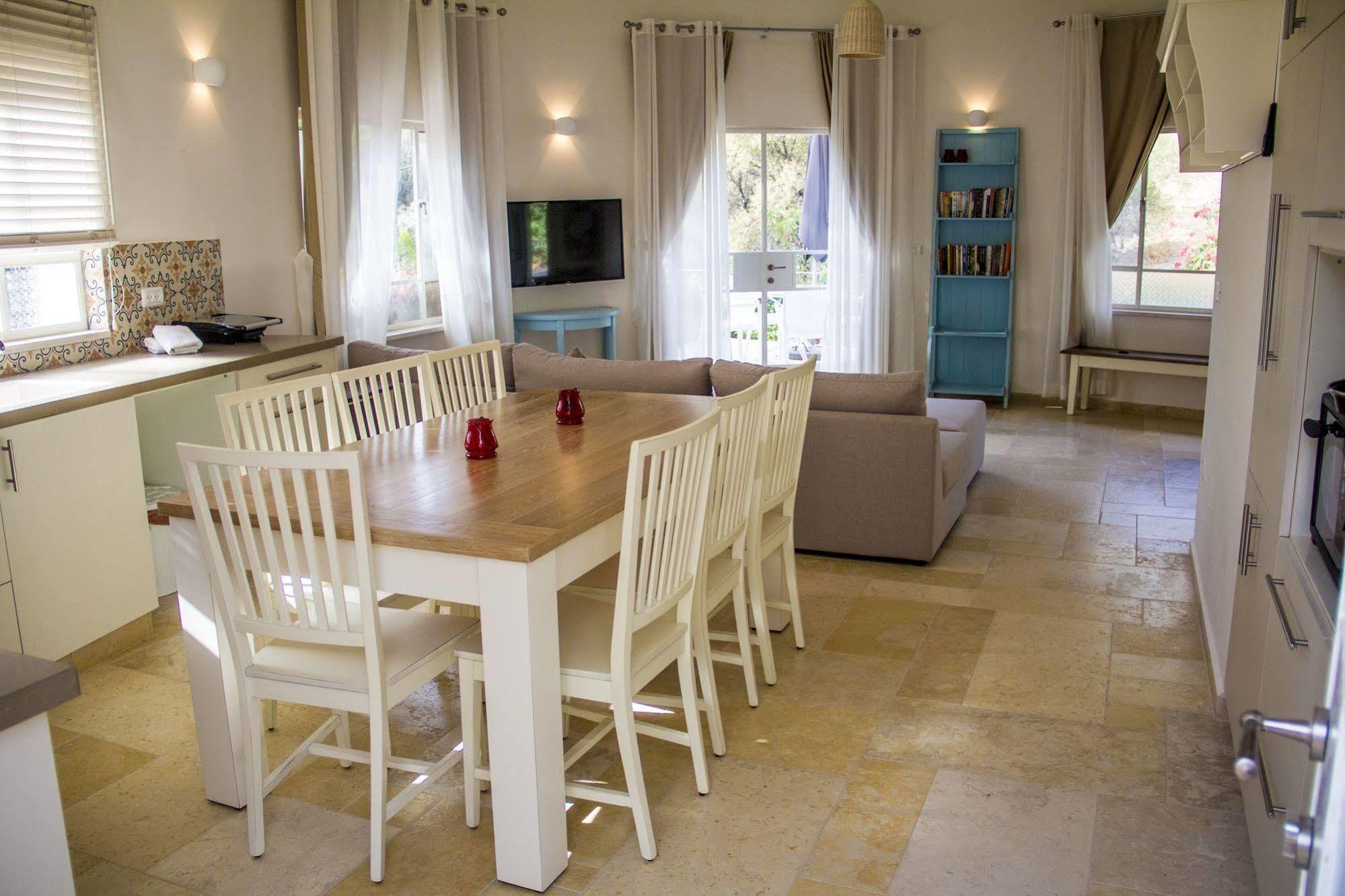 Pina Barosh Bnb โรชปินนา ภายนอก รูปภาพ